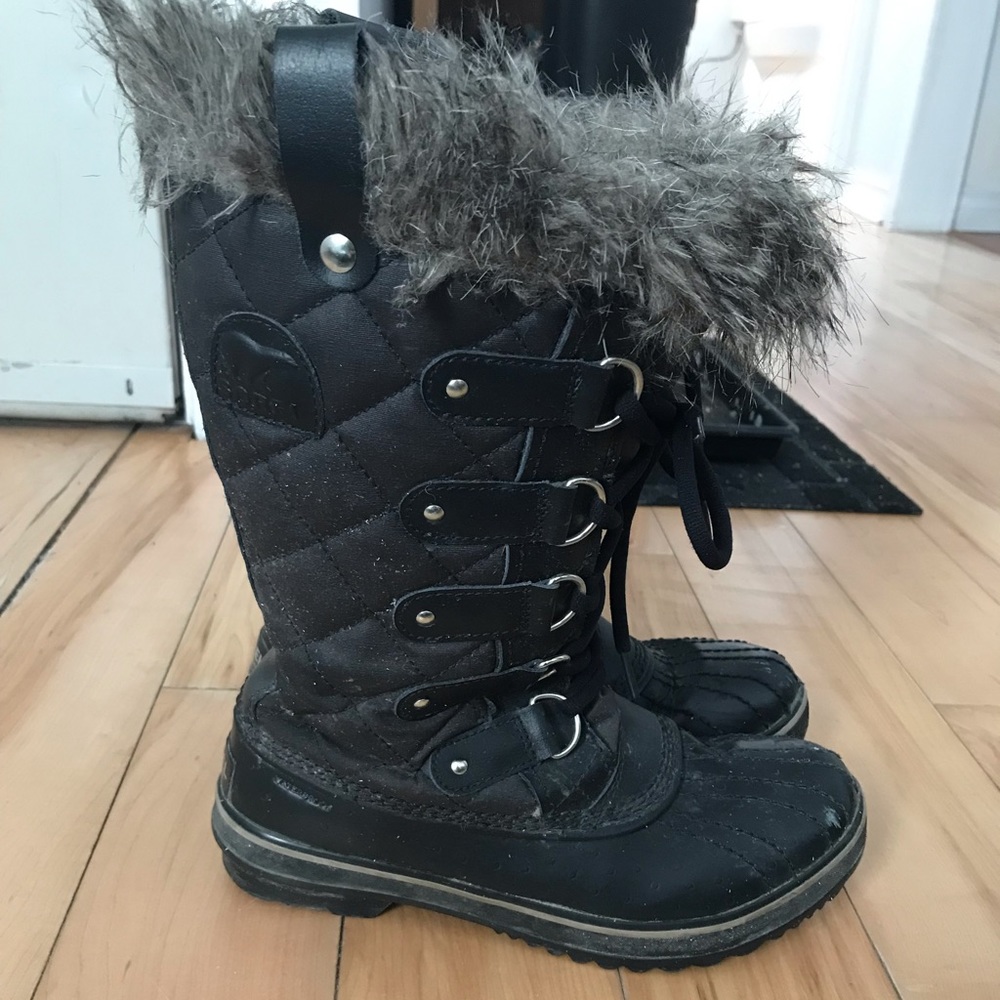 Black Sorel Tofino II boots